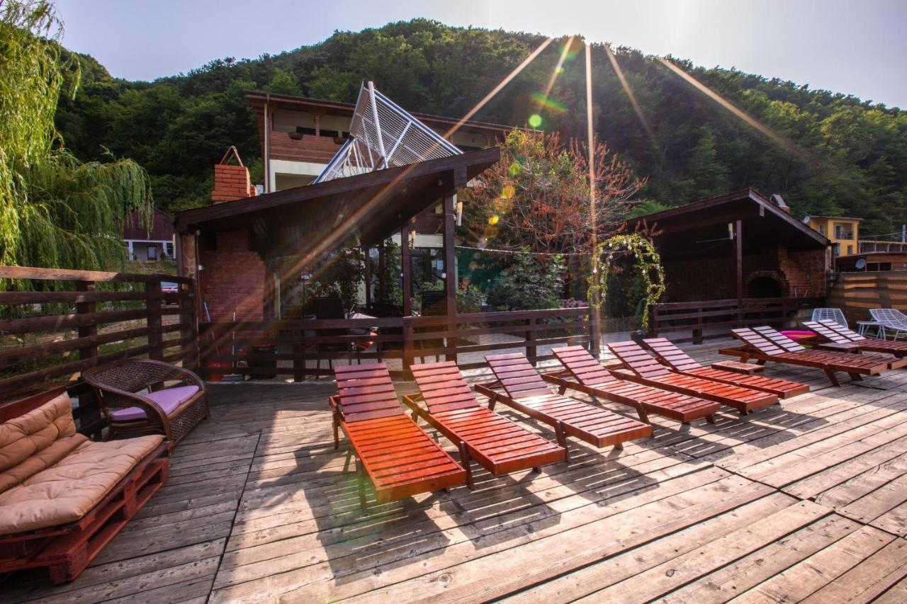 Casa Camelia Ξενοδοχείο Dubova Εξωτερικό φωτογραφία